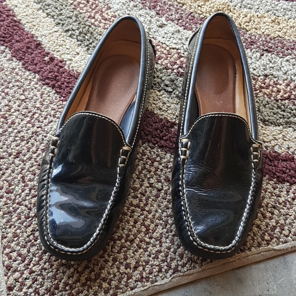 Black patent womens loafers. Brown Nine west liafe - Picture 1 of 11